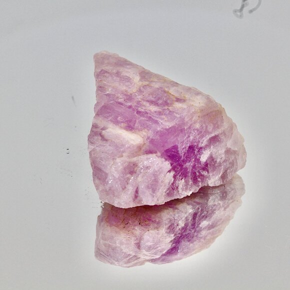 1.25oz UV ACTIVE Kunzite Nigeria Purple Lilac Raw Natural Rough Crystal Mineral - Picture 8 of 10